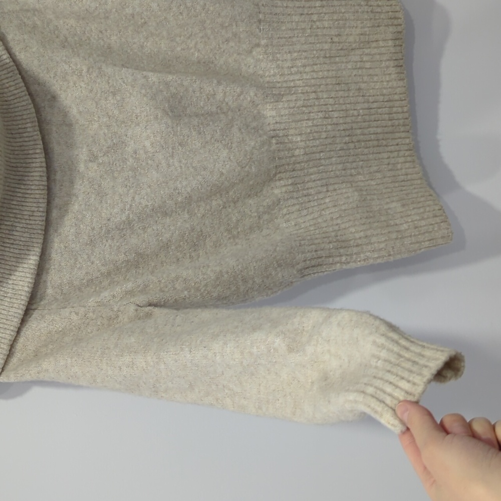 H&M Ladies Sweater - Picture 3 of 6